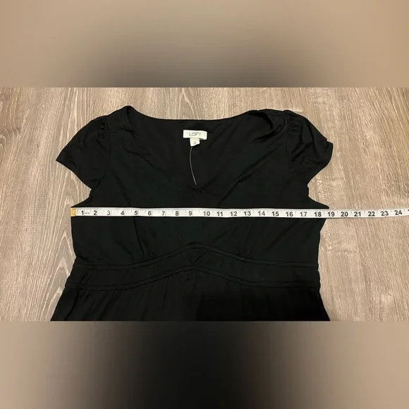 ANN TAYLOR 黒のVネックドレス ANN TAYLOR 黒のVネックドレス